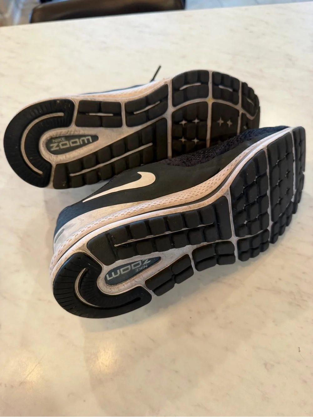Nike Vomero 13 Black and White Running Shoes, Women’s size 8.
